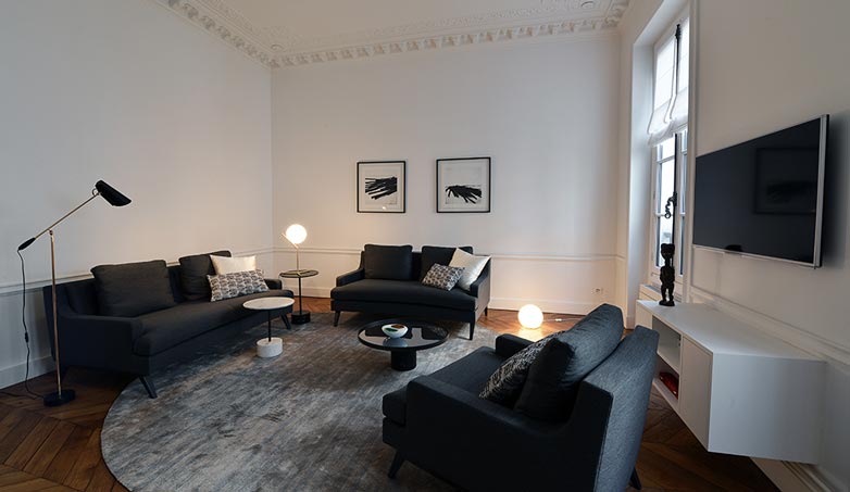 Nouvelle décoration pour un séjour à la suite d'un relooking d'intérieur
