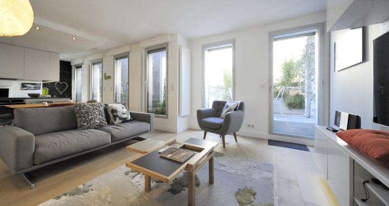 Un architecte d'intérieur réalise un projet de salon contemporain à Toulouse