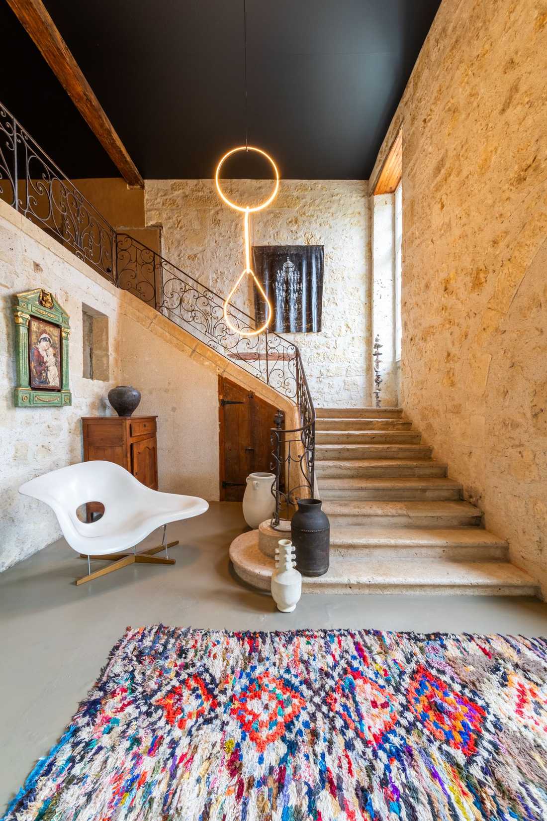 Escalier d'origine rénovée par l'architecte d'intérieur
