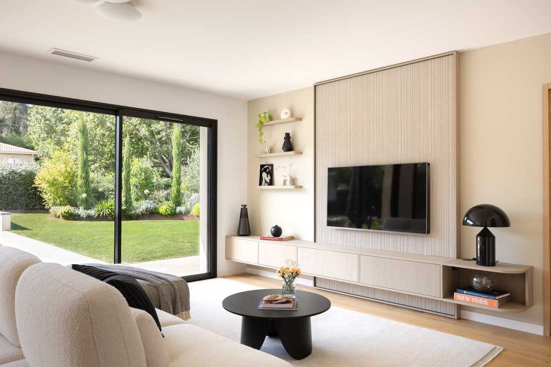 Espace salon après les travaux de rénovation intérieure