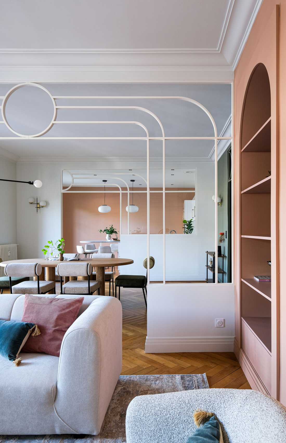 Un architecte d'intérieur à Toulouse aménage la pièce de vie d'un appartement ancien