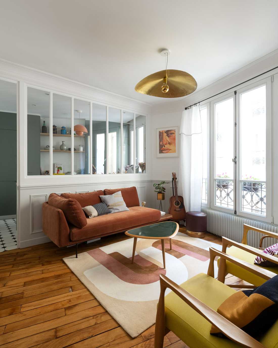 Relooking d'intérieur d'un salon avec verrière dans un appartement à Toulouse