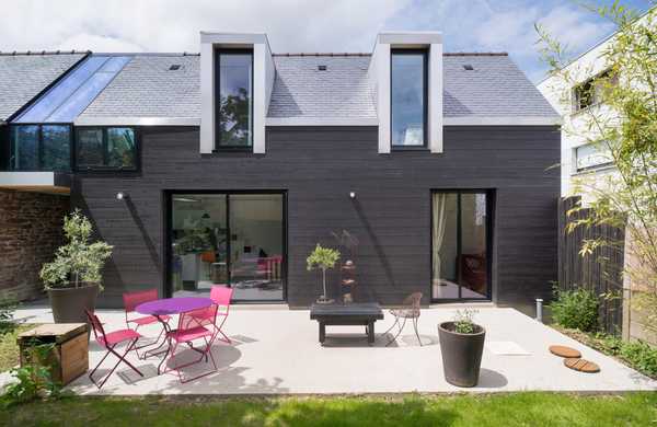 Maison mitoyenne au style contemporain réalisée par un architecte d'intérieur à Toulouse