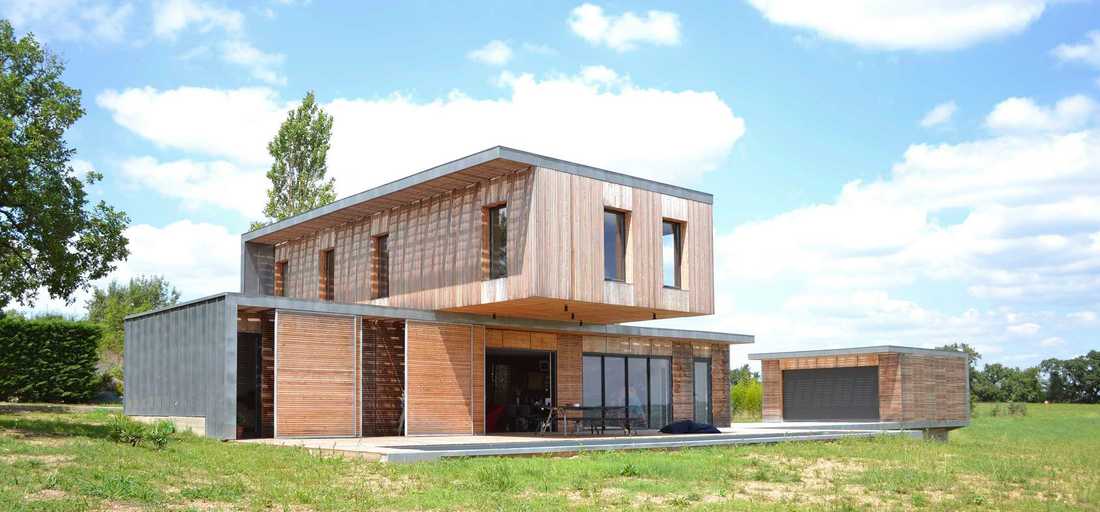 Contemporary wood and concrete house in Haute-Garonne