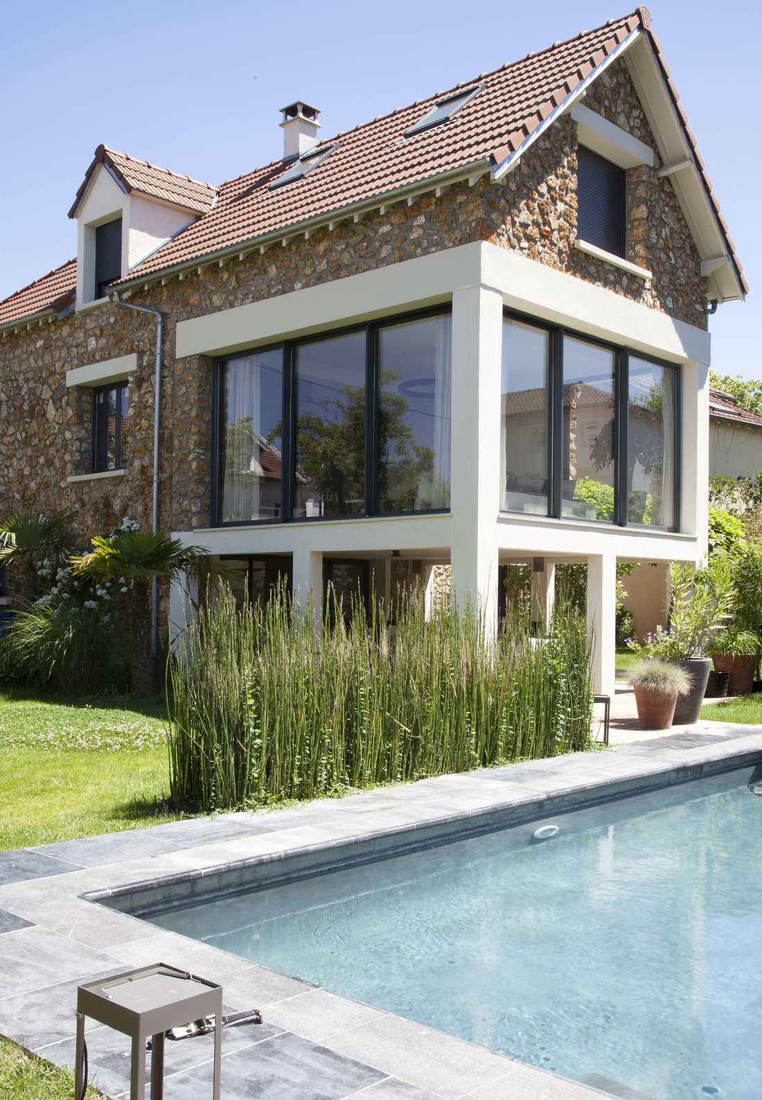 Extension d'une meulière construite par un architecte de la Haute-Garonne 