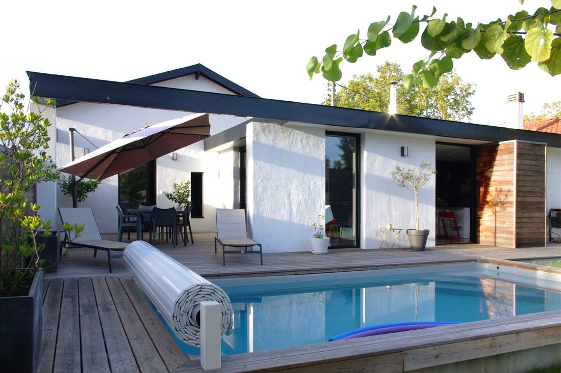Aménagement d'une piscine par un architecte spécialiste des extensions de maison à Toulouse