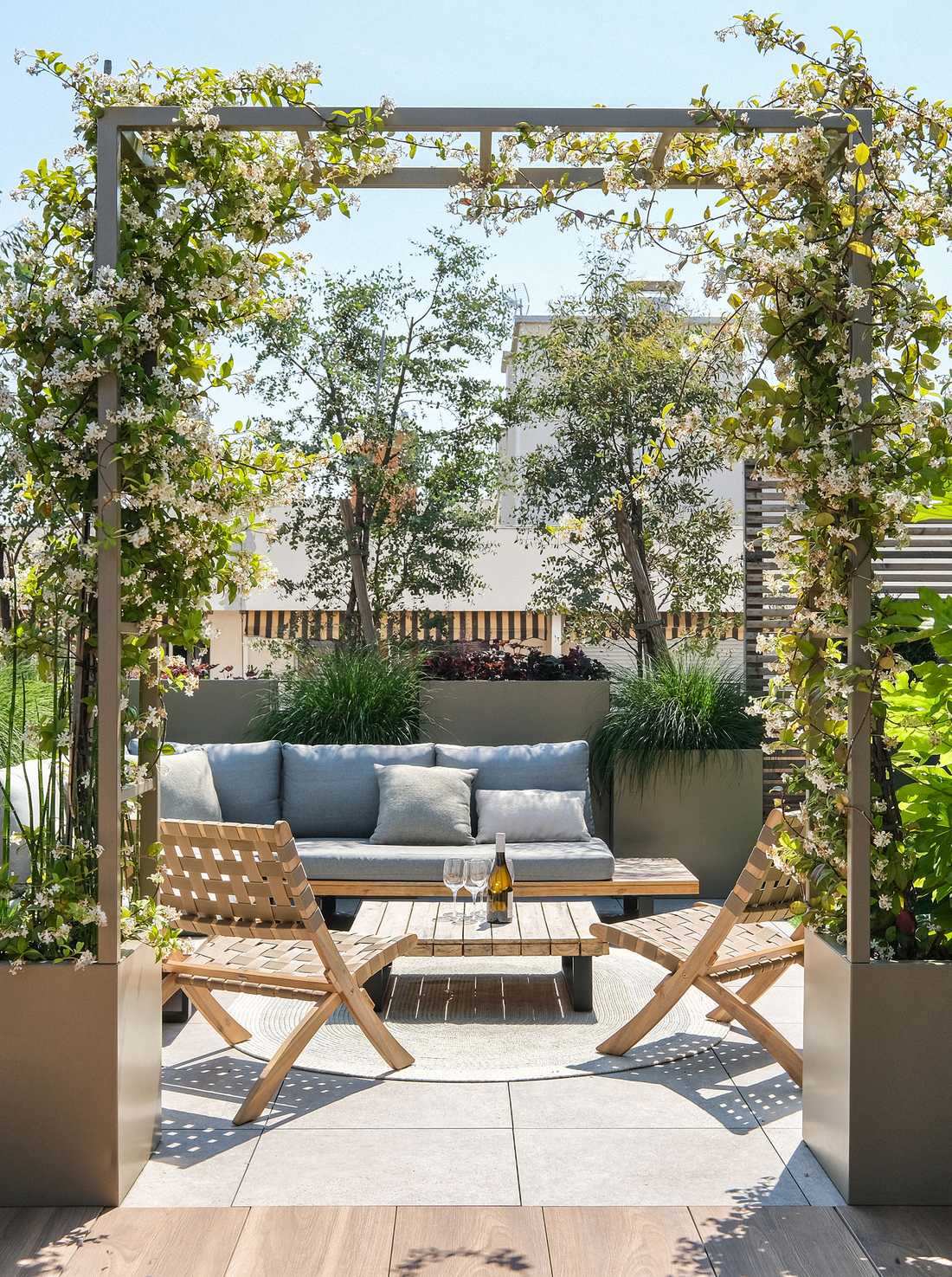 Aménagement de la terrasse d'un appartement neuf à Toulouse