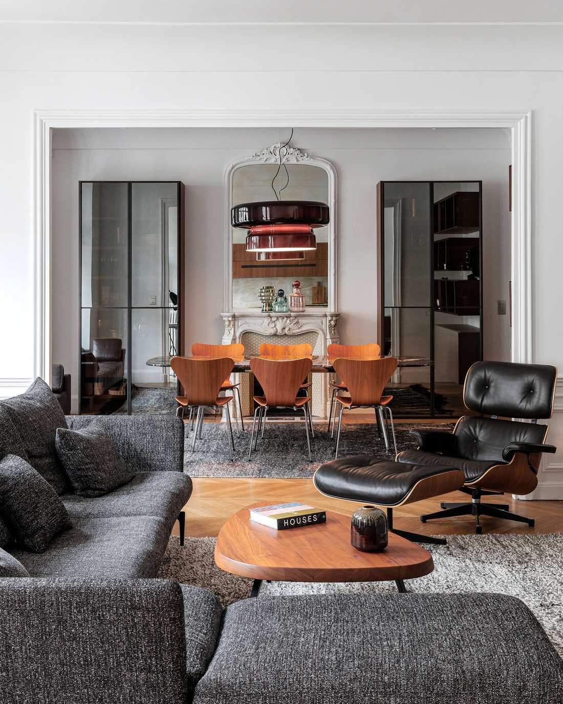 Décoration intérieure d'un appartement à Toulouse avec mobilier et luminaire design