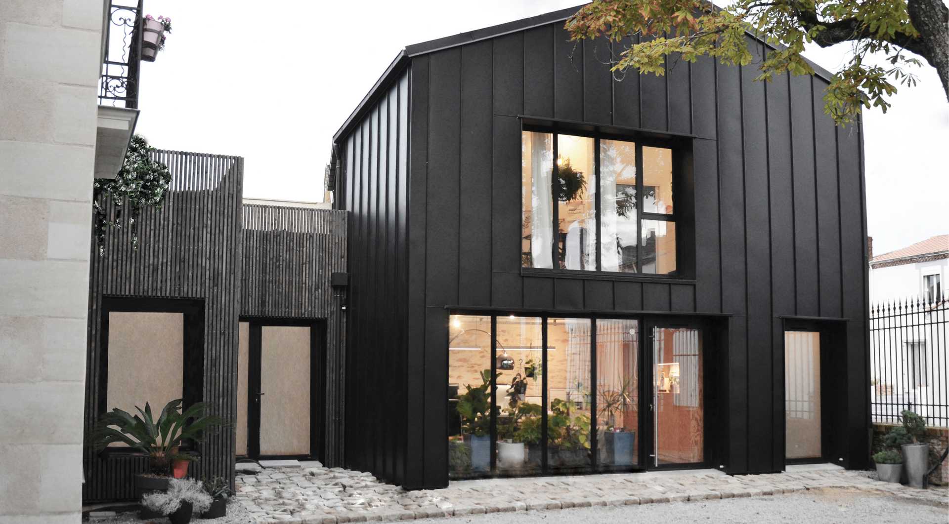 Extension contemporaine d'une maison de ville réalisée par un architecte à Toulouse