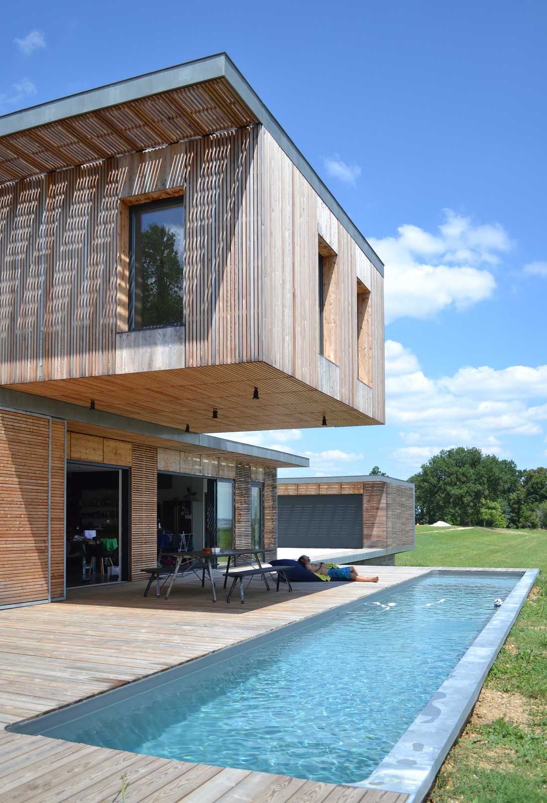 Maison contemporaine bois et béton par un architecte en Occitanie