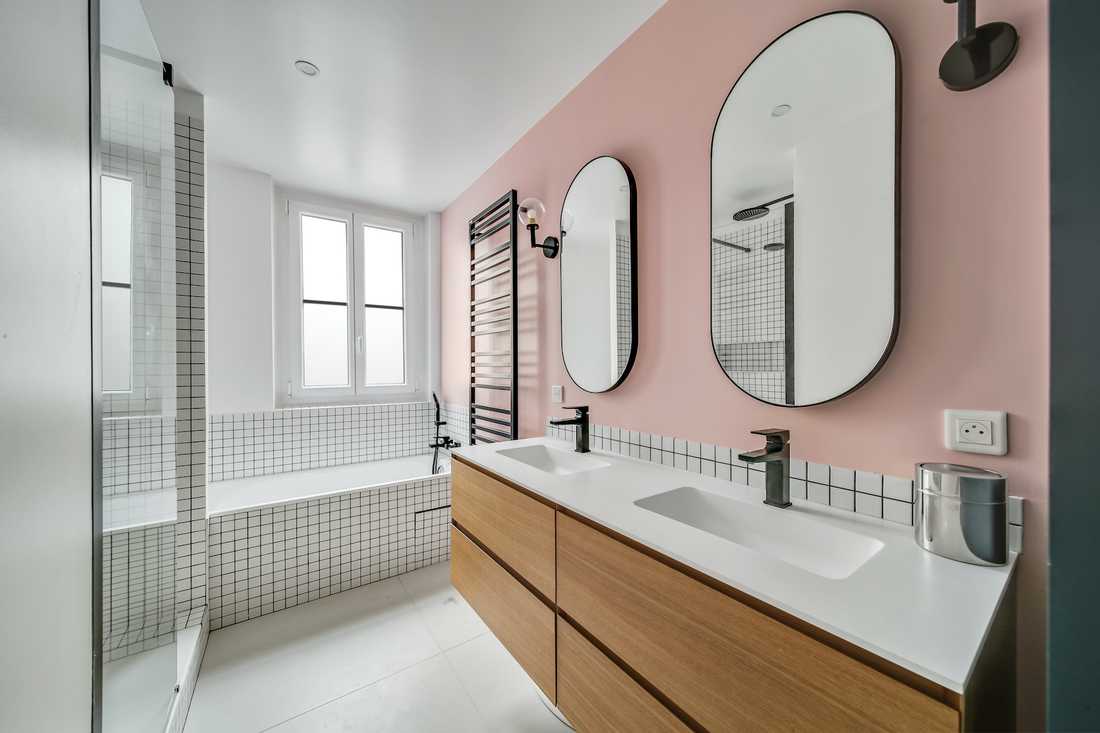 Redistribution d'un appartement de 100 m² -  la salle d'eau avec baignoire