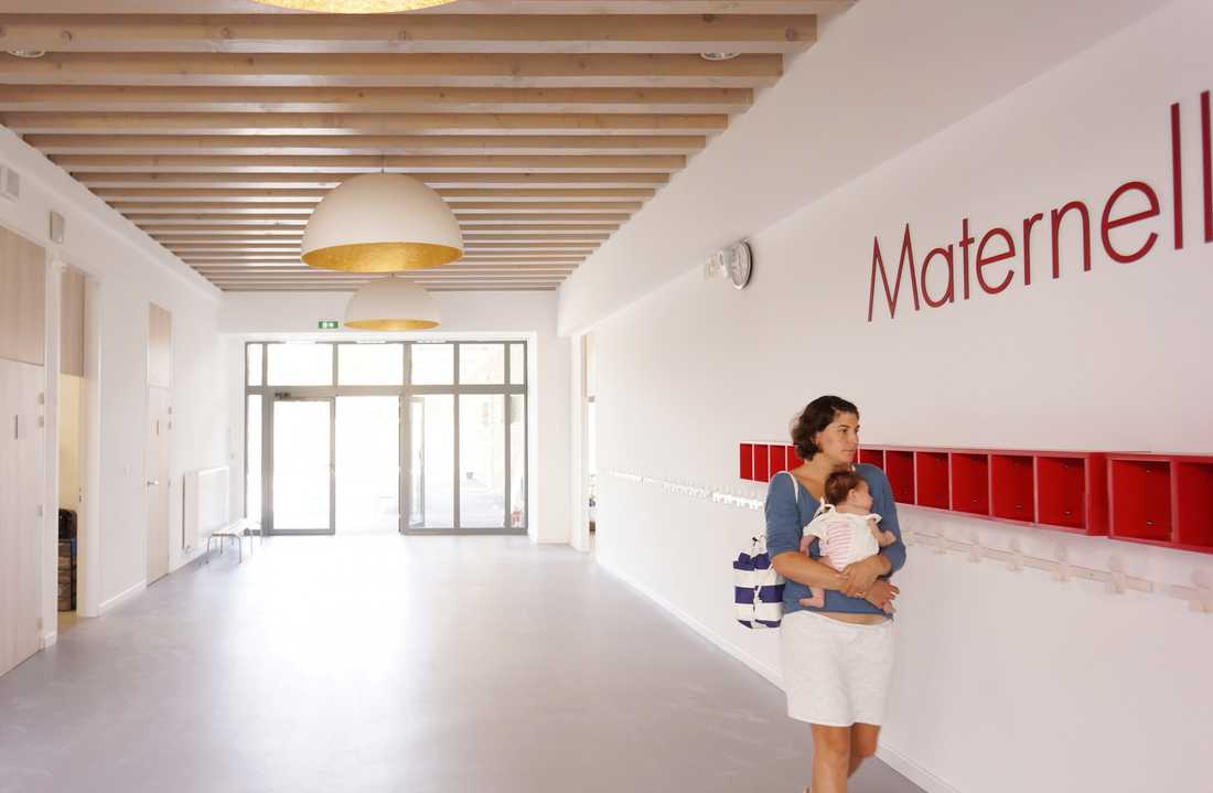 Couloir intérieur d'une école créée par architecte