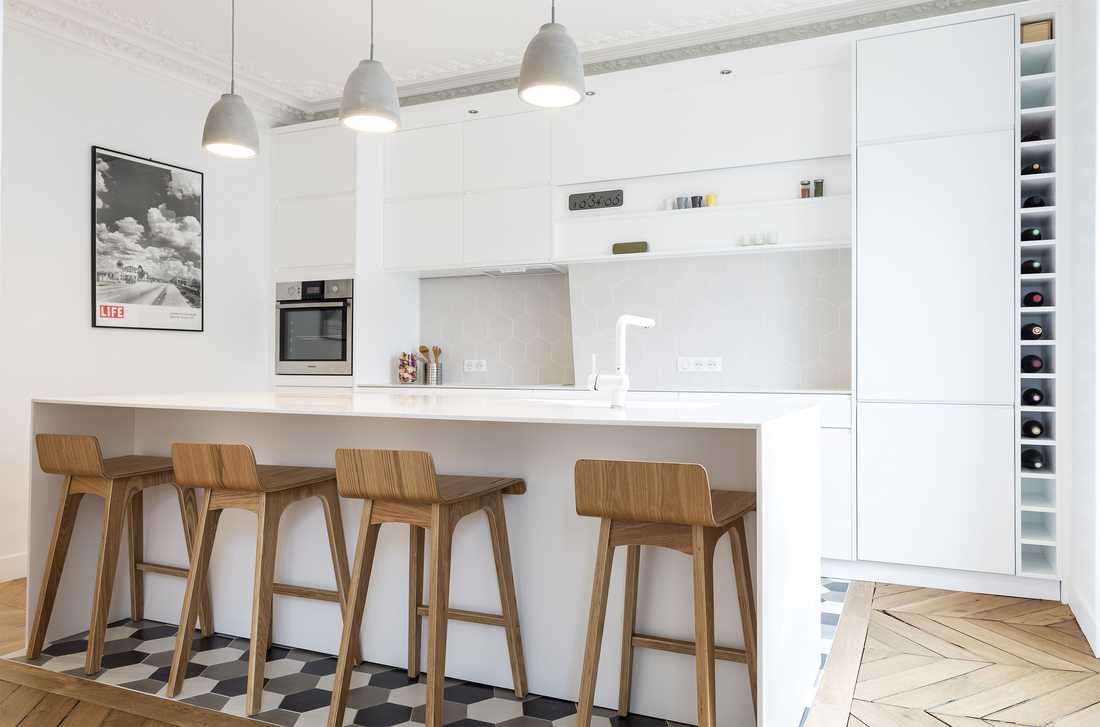 Cuisine contemporaine dans un appartement haussmannien