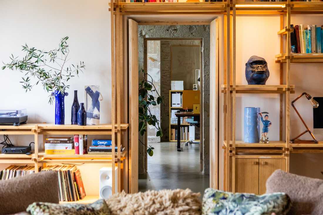 Circulation dans un ancien couvent du Gers rénové par un architecte d'intérieur