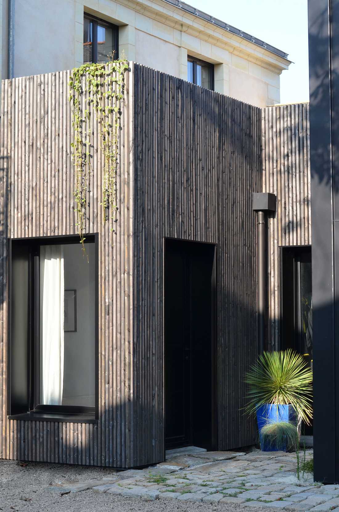 Un architecte réalise une extension contemporaine avec bardage bois de la Haute-Garonne