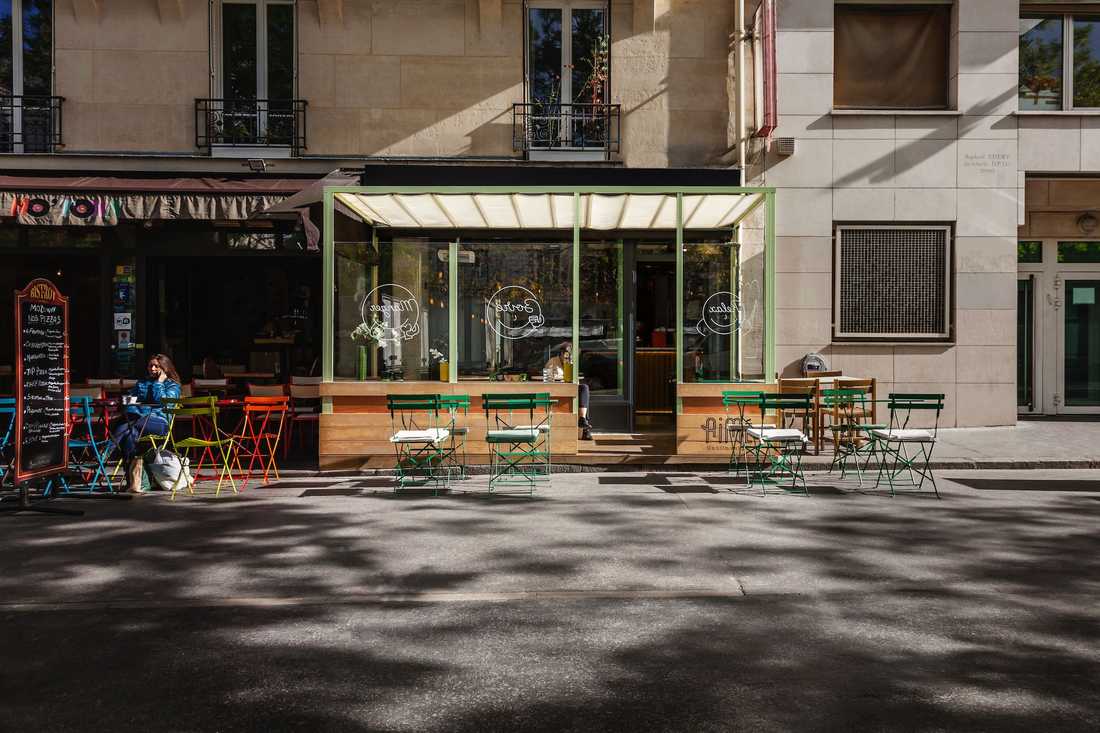 Façade d'un restaurant aménagé dans le cadre d'un projet d'architecture commerciale