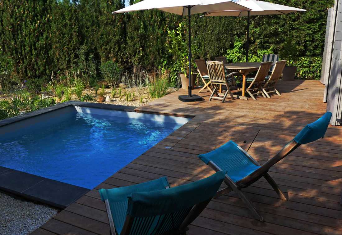 Micro-piscine dans un jardin écologique de la Haute-Garonne