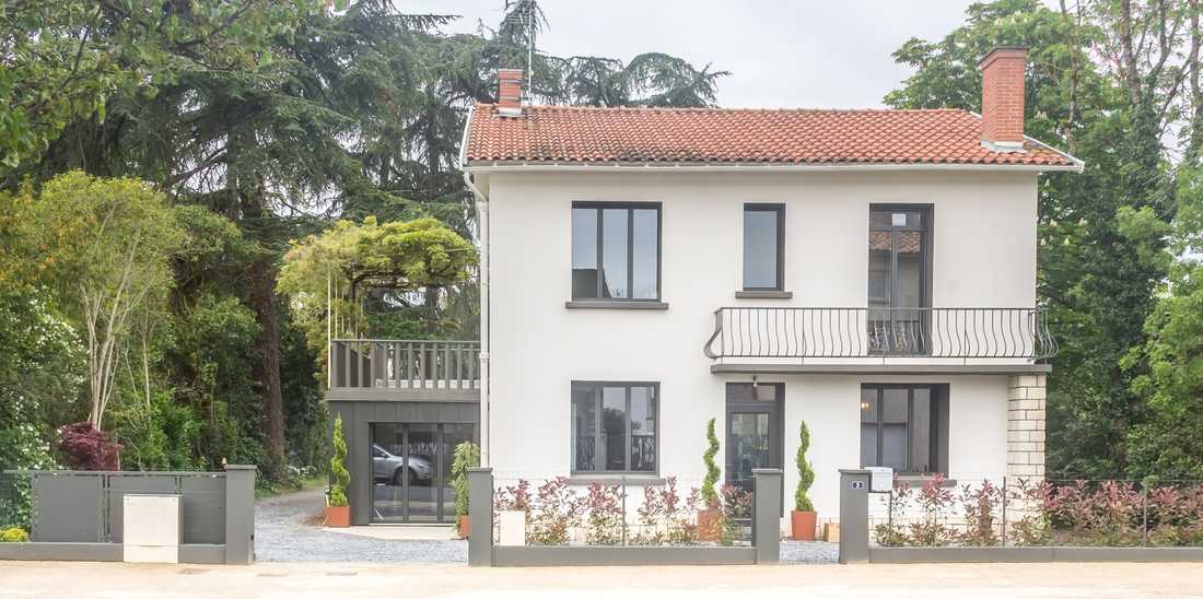 Façade de la maison à Toulouse après agrandissement par un architecte