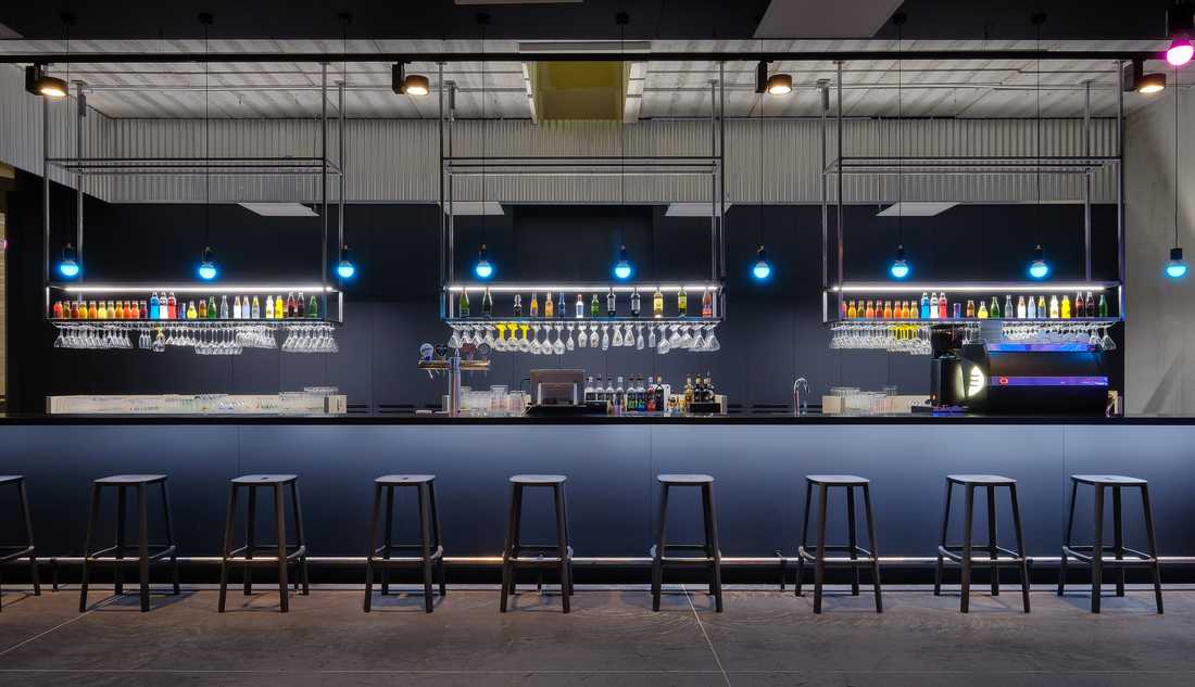 Bar aménagé par un architecte d'intérieur spécialisé dans l'aménagement commercial