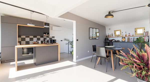 Avant-après de l'aménagement et la modernisation d'un appartement en duplex avec terrasse par un architecte d'intérieur à Toulouse.